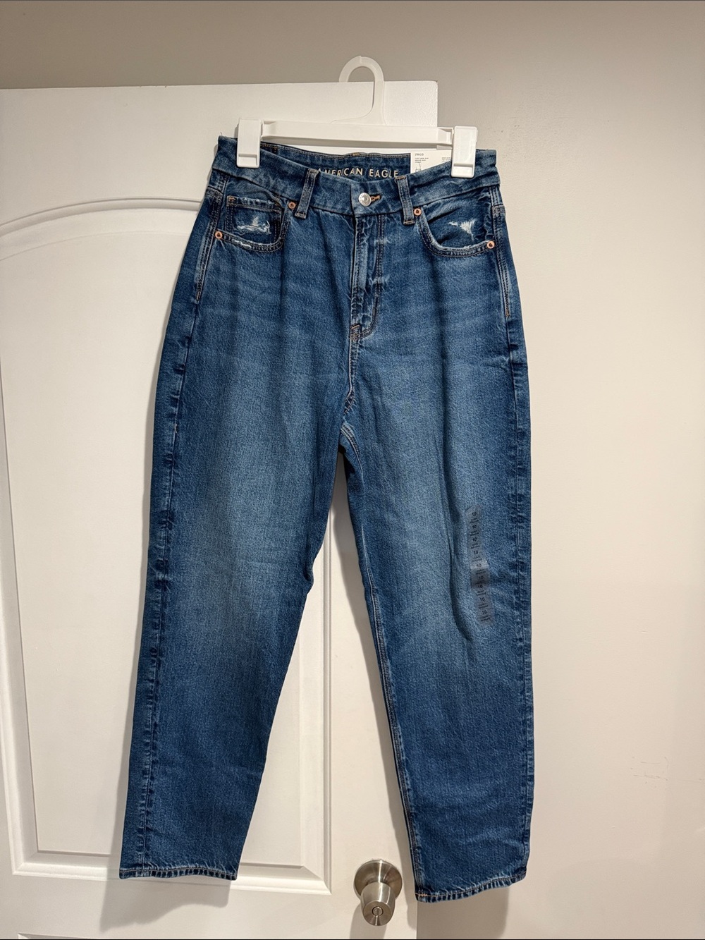 NWT American Eagle Curvy Mom Jean Medium Wash Strigid